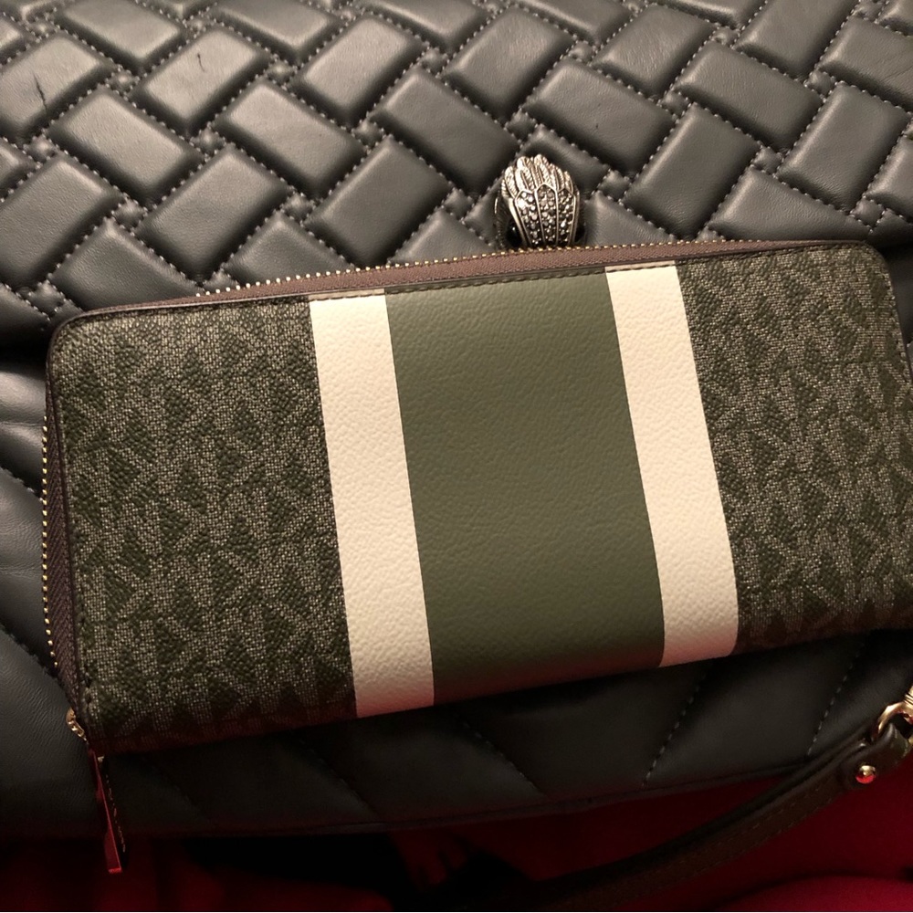 Michael Kors Continental wallet